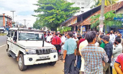 expatriates in kanhangad