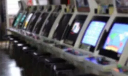 ഇലക്േട്രാണിക് ഗെയിം കേന്ദ്രങ്ങളും ട്രാംപോളിനുകളും തുറന്നു