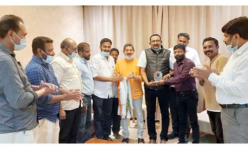 ഡോ. ​മോ​ഹ​ൻ തോ​മ​സി​നെ ആ​ദ​രി​ച്ചു