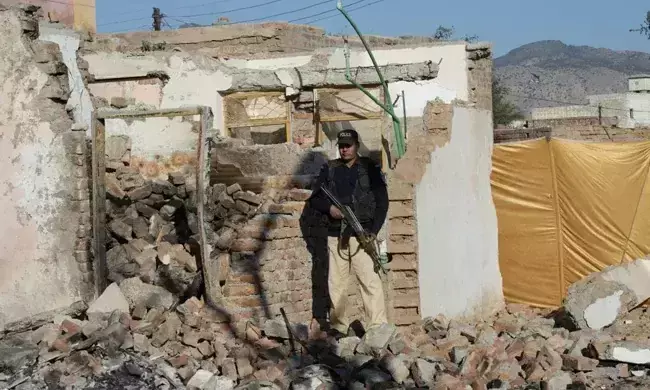 പാകിസ്​താനിൽ ഹിന്ദുക്ഷേത്രം തകർത്ത സംഭവം: 12 പൊലീസുകാരെ പുറത്താക്കി