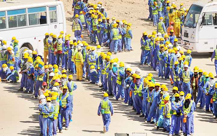 സൗദി തൊഴിൽ നിയമ പരിഷ്കാരം: തൊഴിലാളികളെ നിയമിക്കാൻ ഇടനിലക്കാർക്ക് പണം നൽകിയാൽ പിഴ സൗദി തൊഴിൽ നിയമ പരിഷ്കാരം: തൊഴിലാളികളെ നിയമിക്കാൻ ഇടനിലക്കാർക്ക് പണം നൽകിയാൽ പിഴ