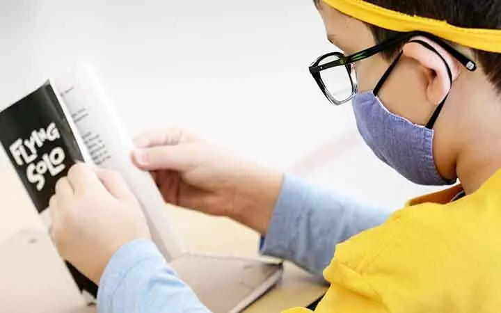 സ്കൂ​ളി​ലേ​ക്ക് മ​ട​ങ്ങു​ന്ന വി​ദേ​ശ വി​ദ്യാ​ർ​ഥി​ക​ൾ നെ​ഗ​റ്റി​വ് സ​ർ​ട്ടി​ഫി​ക്ക​റ്റ് ഹാ​ജ​രാ​ക്ക​ണം