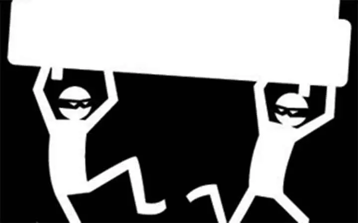 തമിഴ്നാട്ടിൽ പെണ്ണുകാണാൻ ചെന്നവരുടെ പണവും ആഭരണവും കവർന്നു തമിഴ്നാട്ടിൽ പെണ്ണുകാണാൻ ചെന്നവരുടെ പണവും ആഭരണവും കവർന്നു