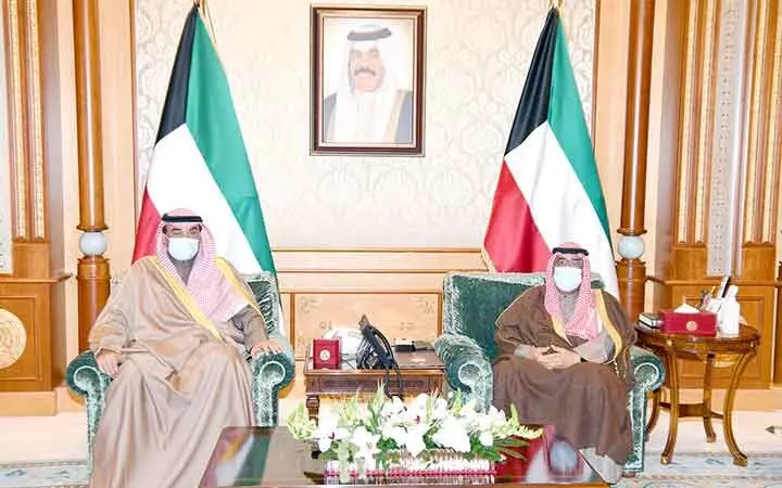 മന്ത്രിസഭയുടെ രാജി: ഉന്നതങ്ങളിൽ തിരക്കിട്ട ചർച്ച മന്ത്രിസഭയുടെ രാജി: ഉന്നതങ്ങളിൽ തിരക്കിട്ട ചർച്ച