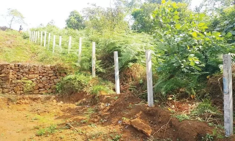 Government land grab incident: One week to restore demolished fences