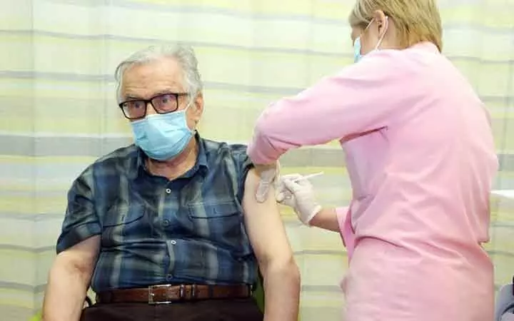 കോവിഡ് വാക്സിൻ രണ്ടാം ഡോസ് വിതരണം തുടങ്ങി കോവിഡ് വാക്സിൻ രണ്ടാം ഡോസ് വിതരണം തുടങ്ങി