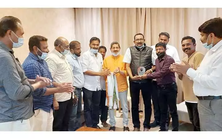 ഡോ. ​മോ​ഹ​ൻ തോ​മ​സി​നെ ആ​ദ​രി​ച്ചു