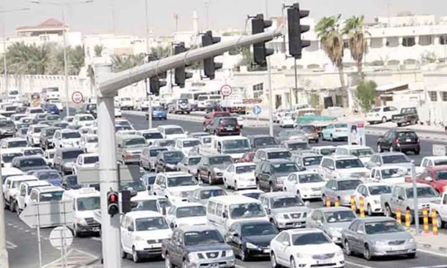 തോ​ന്നും​പോ​ലെ റോ​ഡ് മു​റി​ച്ചു​ക​ട​ക്ക​ല്ലേ; അ​പ​ക​ടം പ​തി​യി​രി​പ്പു​ണ്ട്​