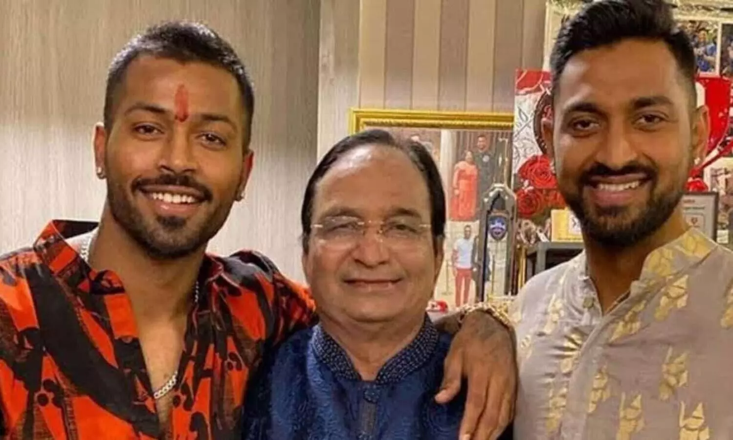 hardik and krunal pandya with father