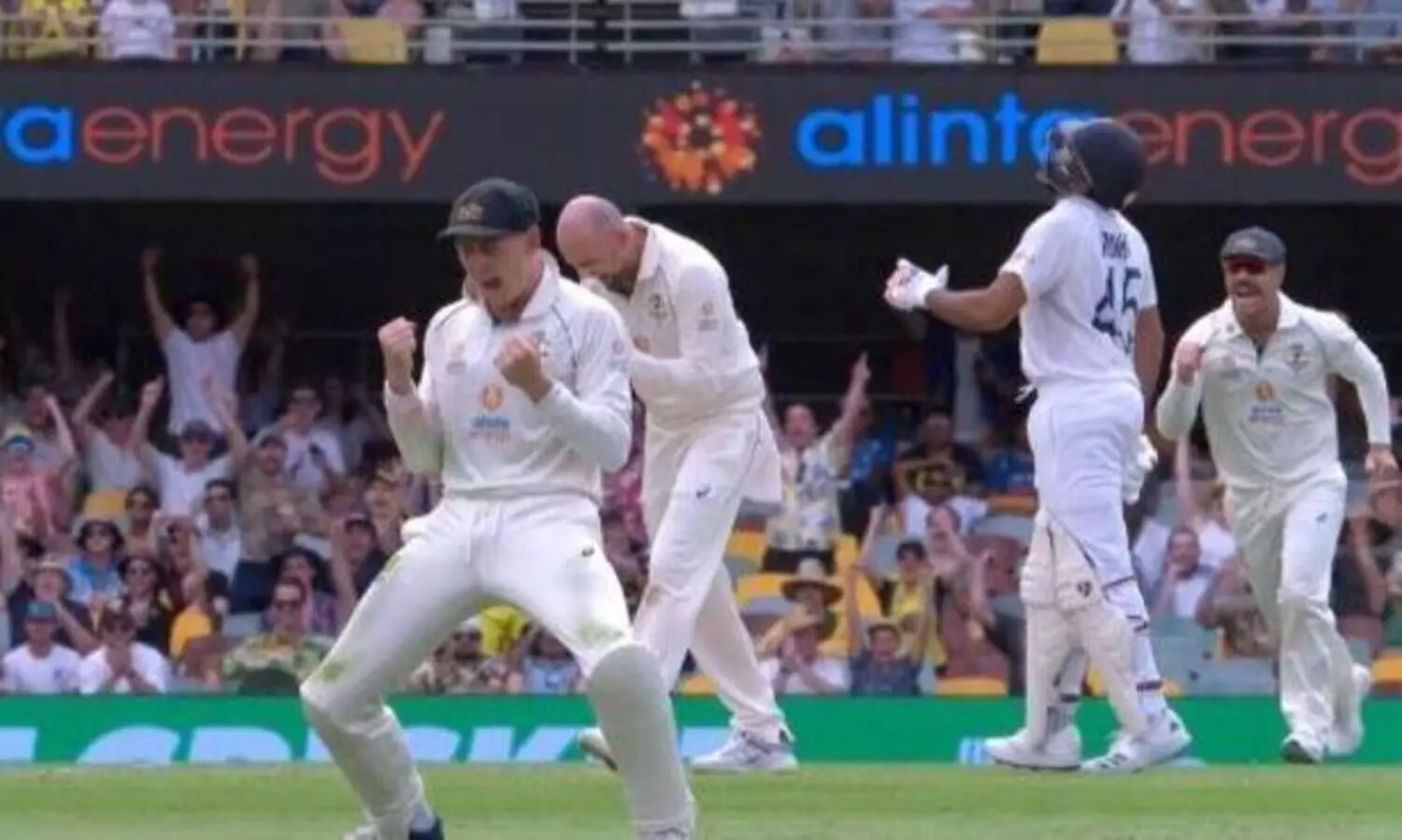 പാതി മഴയെടുത്ത്​ രണ്ടാംദിനം; ഓസീസിനെതിരെ ഇന്ത്യ പൊരുതുന്നു