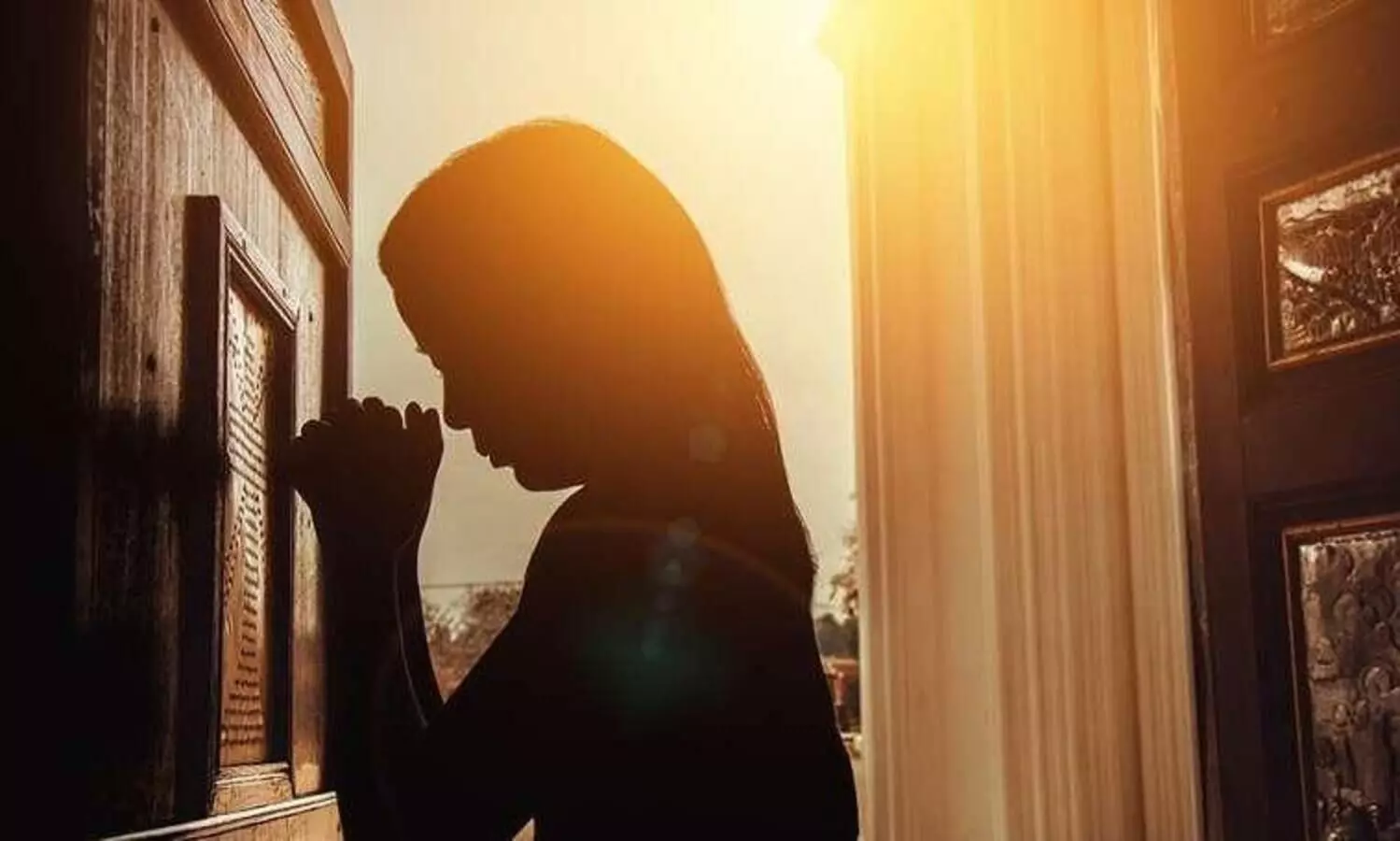 യു.​ഡി.​എ​ഫ് യോ​ഗ​ത്തി​ൽ കേ​ൾ​വി​ക്കാ​രി​യാ​യെ​ത്തി; ജീ​വ​ന​ക്കാ​രി​യെ കെ.​എ​സ്.​എ​ഫ്.​ഇ പി​രി​ച്ചു​വി​ട്ടു