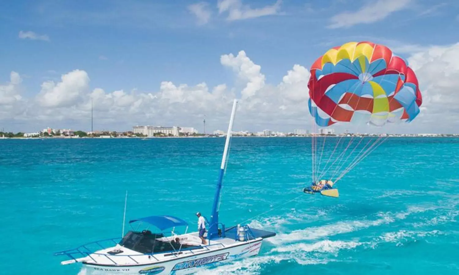 കടലിന് മുകളിൽ പറന്നുനടക്കാം; പാരാസെയിലിങ്ങി​െൻറ ത്രില്ല്​ ഇനി കോവളത്തും