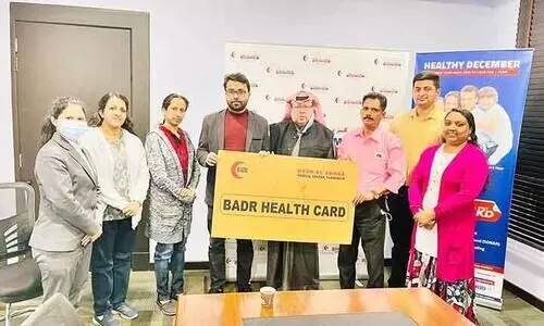 ബ​ദ​ർ അ​ൽ സ​മ മെ​ഡി​ക്ക​ൽ സെൻറ​ർ പ്രി​വി​ലേ​ജ് ഹെ​ൽ​ത്ത് കാ​ർ​ഡ് വി​ത​ര​ണം