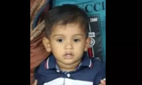 മലപ്പുറത്ത് ടിപ്പർ ലോറി ഇടിച്ച് രണ്ടുവയസുകാരൻ മരിച്ചു