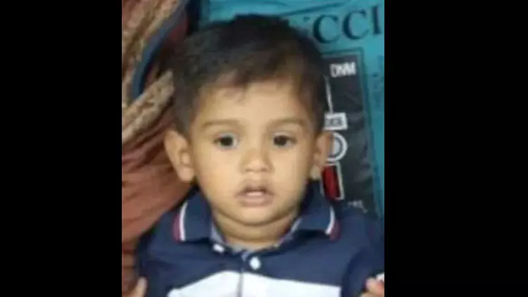 മലപ്പുറത്ത് ടിപ്പർ ലോറി ഇടിച്ച് രണ്ടുവയസുകാരൻ മരിച്ചു