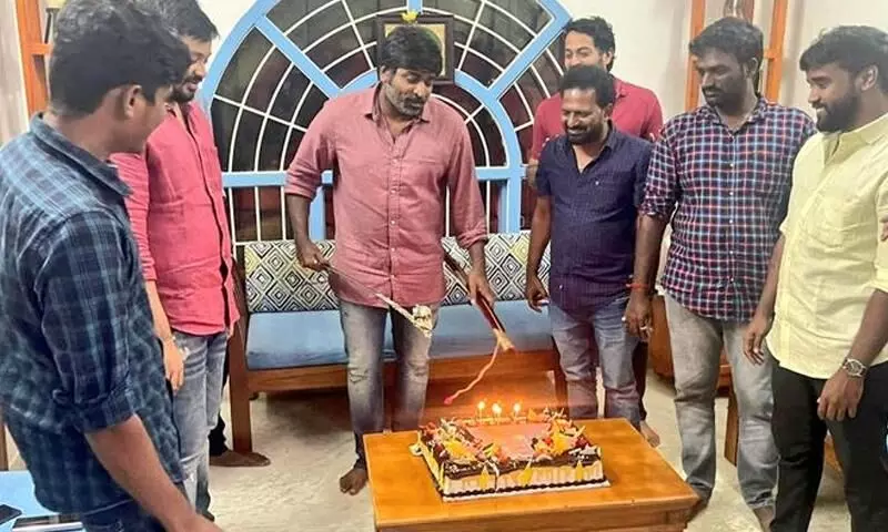 Vijay Sethupathi cutting birthday cake with sword