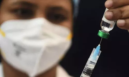 കൊൽക്കത്തയിൽ കോവിഡ് വാക്​സിൻ സ്വീകരിച്ച നഴ്​സ്​ ബോധരഹിതയായി