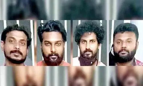 Four persons arrested for traveling in a car with weapons