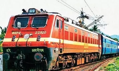 ട്രെയിൻ യാത്രക്കിടെ മഴ നനഞ്ഞയാൾക്ക്​ 8,000 രൂപ നഷ്​ടപരിഹാരം നല്‍കാൻ വിധി