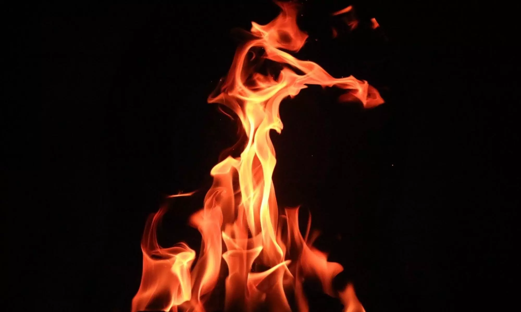 കല്യാണപ്പന്തലിന് തീപിടിച്ചു