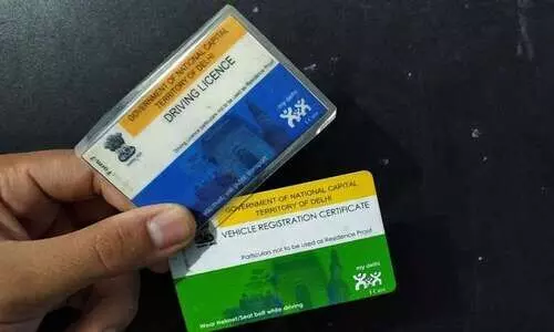 സ്​റ്റാ​മ്പ്​​ ഒട്ടിച്ച കവർ വാങ്ങൽഒാൺലൈൻ നീക്കത്തിൽ ഉദ്യോഗസ്ഥരുടെ അള്ള്​​