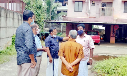 ഫ്ലാ​റ്റു​ക​ളി​ല്‍നി​ന്ന്​ മ​ലി​ന​ജ​ലം ഒ​ഴു​ക്കു​ന്ന​താ​യി പ​രാ​തി
