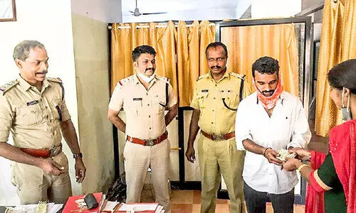 അ​ര​ല​ക്ഷം ക​ണ്ട്​ മോ​ഹി​ച്ചി​ല്ല; സ​ലീ​ന​യു​ടെ സ​ത്യ​സ​ന്ധ​ത​ക്ക്​ തി​ള​ക്ക​മേ​റെ