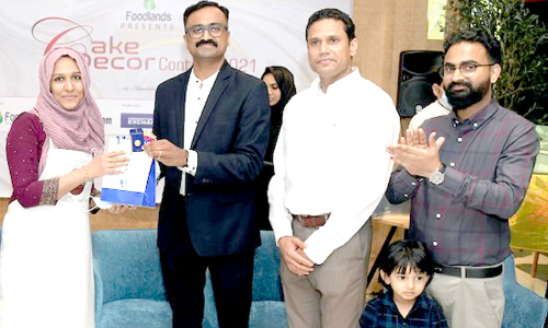 മ​ധു​ര​മൂ​റും കാ​ഴ്​​ച​ക​ൾ നി​ര​ന്നു; അ​ല​ങ്കാ​ര കേ​ക്ക്​ മ​ത്സ​രം ആ​വേ​ശ​മാ​യി