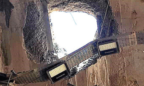 മണ്ണ് നീക്കുന്നതിനിടെ പാറ വീണു; കുതിരാന്‍ തുരങ്ക കവാടത്തില്‍ ദ്വാരം