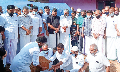 കോവിഡ് ബാധിച്ച് മരിച്ച പ്രവാസിയുടെ കുടുംബത്തിന് കെ.എം.സി.സി കാരുണ്യ ഭവനം