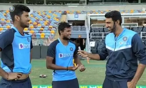 സ്റ്റാർക്കിന്‍റെ പന്ത്​ നന്നായിക്കളിച്ചല്ലേ​ായെന്ന്​ അശ്വിൻ; കണ്ണിക്കേ തെരിയലേ അണ്ണായെന്ന്​ നടരാജൻ -VIDEO