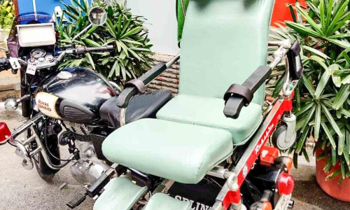 ക്ലാസിക്​ 350 ഇനി ആംബുലൻസ്​; രക്ഷിതയുടെ ആദ്യ ബാച്ച്​ സി.ആർ.പി.എഫ്​ ജവാന്മാർക്ക്​