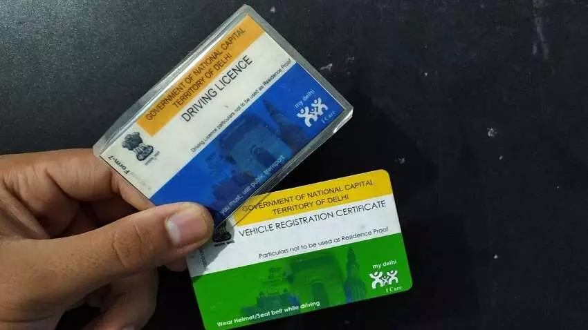 സ്റ്റാമ്പ് ഒട്ടിച്ച കവർ വാങ്ങൽഒാൺലൈൻ നീക്കത്തിൽ ഉദ്യോഗസ്ഥരുടെ അള്ള് സ്റ്റാമ്പ് ഒട്ടിച്ച കവർ വാങ്ങൽഒാൺലൈൻ നീക്കത്തിൽ ഉദ്യോഗസ്ഥരുടെ അള്ള്