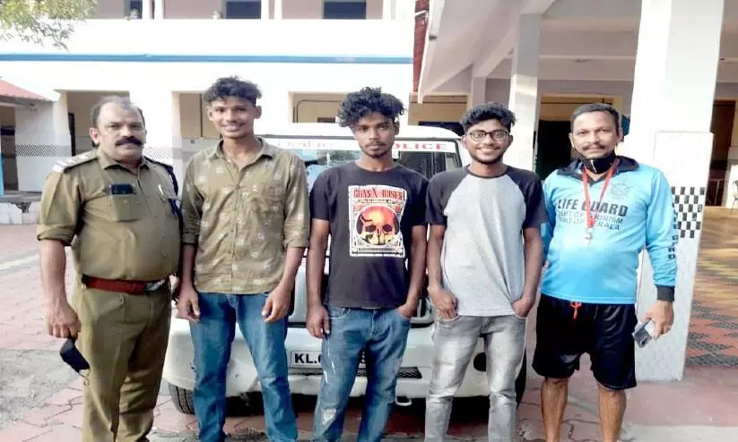 തിരയിലകപ്പെട്ട അന്തർ സംസ്ഥാനക്കാരെ രക്ഷിച്ചു