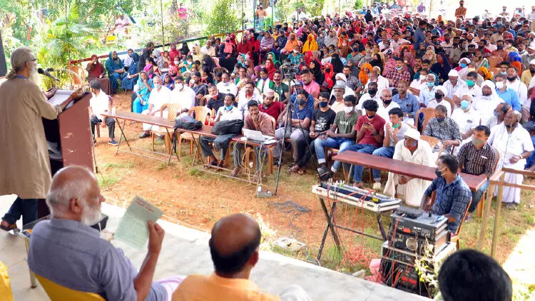 തൊണ്ടാർ ഡാം പദ്ധതി ഞങ്ങൾക്കു വേണ്ട; സമരസംഗമത്തിൽ പ്രതിഷേധമിരമ്പി തൊണ്ടാർ ഡാം പദ്ധതി ഞങ്ങൾക്കു വേണ്ട; സമരസംഗമത്തിൽ പ്രതിഷേധമിരമ്പി