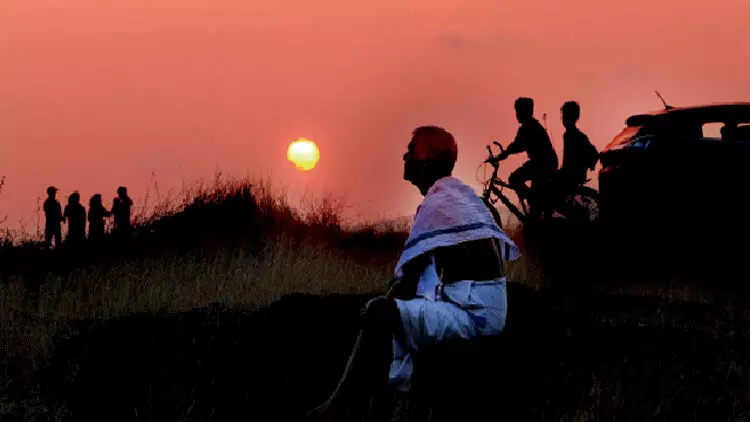 സഞ്ചാരികളൊഴുകി വിനോദ സഞ്ചാര കേന്ദ്രങ്ങൾ സഞ്ചാരികളൊഴുകി വിനോദ സഞ്ചാര കേന്ദ്രങ്ങൾ