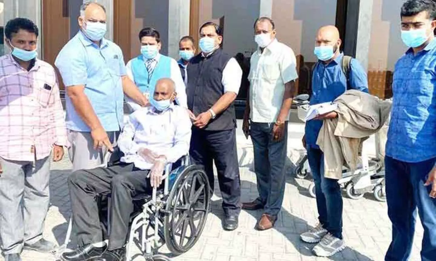 ശ​രീ​രം ത​ള​ർ​ന്ന നാ​ണു​വി​നെ നാ​ട്ടി​ലെ​ത്തി​ച്ചു