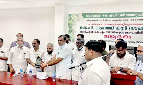 കെ.​എം.​സി.​സി ജ​ന​പ്ര​തി​നി​ധി​ക​ളെ ഖു​ന്‍ഫു​ദ ക​മ്മി​റ്റി ആ​ദ​രി​ച്ചു