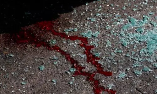 നടപ്പാതയിൽ ഉറങ്ങിയ ഇതരസംസ്ഥാന തൊഴിലാളികൾക്കുമേൽ ലോറി പാഞ്ഞു കയറി; ദാരുണം