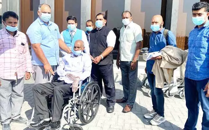 ശ​രീ​രം ത​ള​ർ​ന്ന നാ​ണു​വി​നെ നാ​ട്ടി​ലെ​ത്തി​ച്ചു