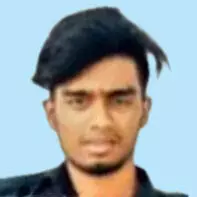 ലോ​റി​ക്കും തെ​ങ്ങി​നു​മി​ട​യി​ൽ കു​ടു​ങ്ങി യു​വാ​വ് മ​രി​ച്ചു