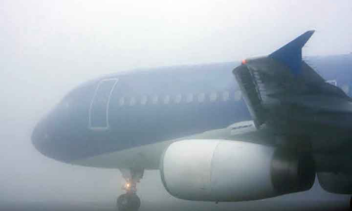 ക​ന​ത്ത മൂ​ട​ൽ​മ​ഞ്ഞ് എ​യ​ർ​പോ​ർ​ട്ടു​ക​ളെ​യും ബാ​ധി​ച്ചു