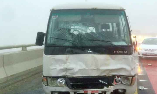 അ​പ​ക​ട​ത്തി​നി​ട​യാ​ക്കി​യ​ത് ക​ന​ത്ത മൂ​ട​ൽ​മ​ഞ്ഞ്​: അ​ബൂ​ദ​ബി​യി​ൽ 19 വാ​ഹ​ന​ങ്ങ​ൾ കൂ​ട്ടി​യി​ടി​ച്ചു; ഒ​രാ​ൾ മ​രി​ച്ചു, എ​ട്ടു​പേ​ർ​ക്ക് പ​രി​ക്ക്​