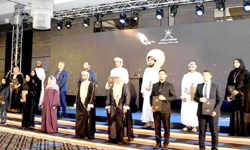 രാ​ജ്യ​പു​രോ​ഗ​തി​ക്ക് ന​വീ​ന ആ​ശ​യ​ങ്ങ​ൾ ന​ൽ​കി​യ​വ​ർ​ക്ക്​ ആ​ദ​രം