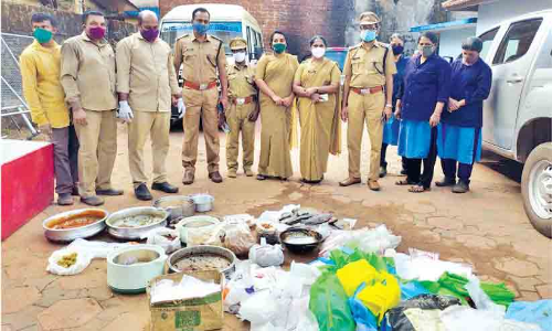 ഹോട്ടലുകളിൽനിന്ന് പഴകിയ ഭക്ഷണങ്ങൾ പിടിച്ചെടുത്തു