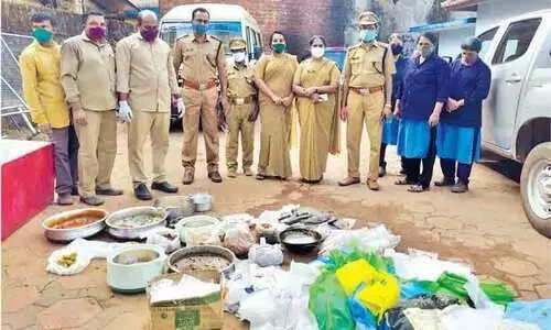 ഹോട്ടലുകളിൽനിന്ന് പഴകിയ ഭക്ഷണങ്ങൾ പിടിച്ചെടുത്തു