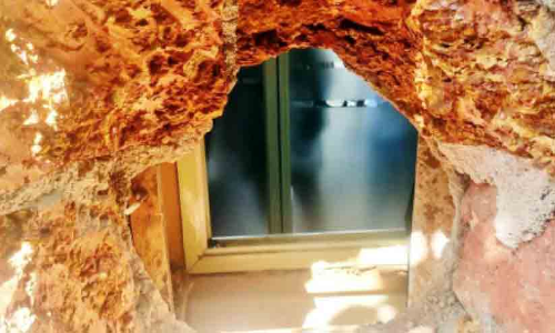 ഉടുതുണിയില്ലാതെ മോഷ്​ടാവ്​; ജ്വല്ലറിയുടെ ചുമർ തുരന്ന് ആഭരണം കവർന്നു