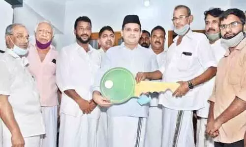 സി.പി.എം വര്‍ഗീയ ധ്രുവീകരണം സൃഷ്​ടിക്കുന്നു -മു​ന​വ്വ​റ​ലി ശി​ഹാ​ബ് ത​ങ്ങ​ള്‍