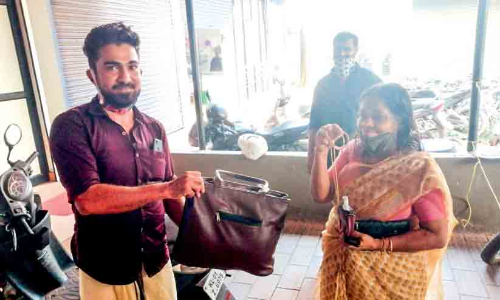 പൊന്നിനേക്കാൾ തിളക്കമുണ്ട് ശിഹാബി​‍െൻറ സത്യസന്ധതക്ക്