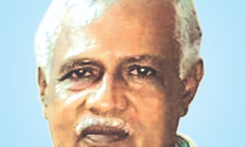 ട്രെ​യി​ൻ ത​ട്ടി മ​രി​ച്ചു